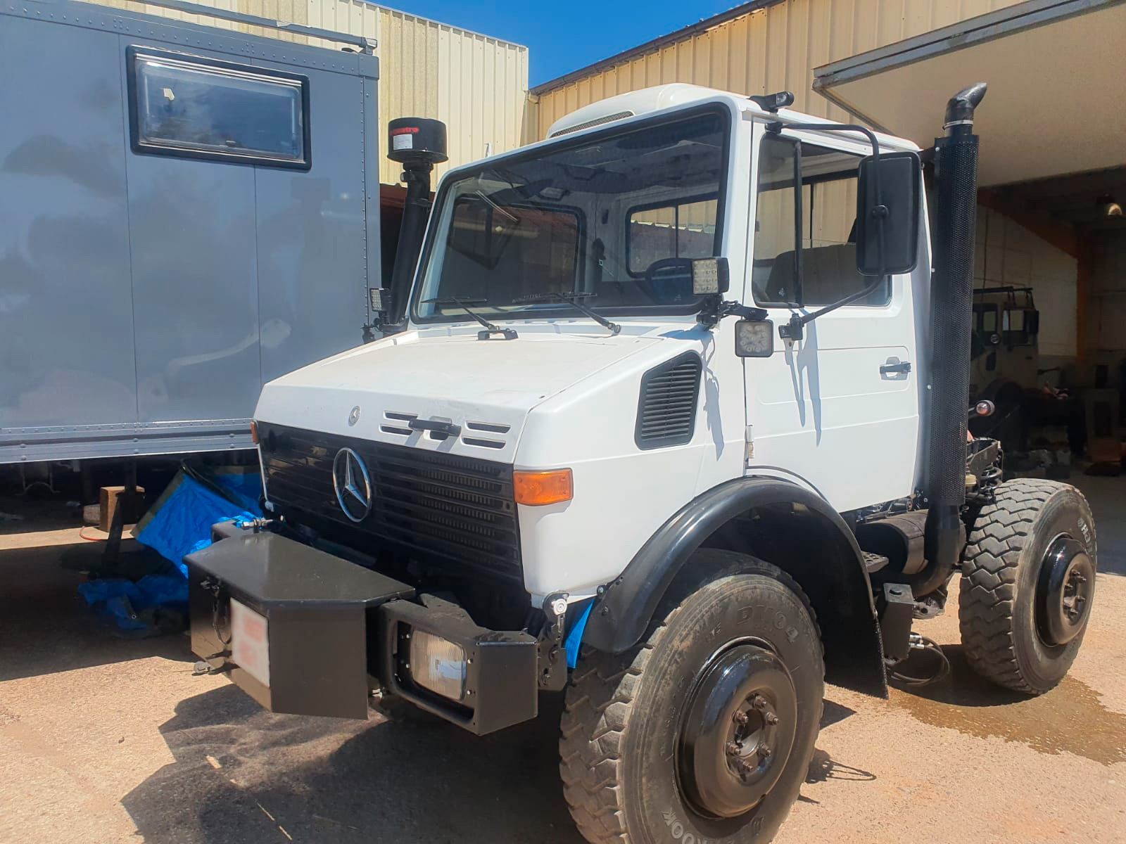 Reparación de unimog volcado